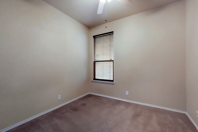 Building Photo - Charming Home in Gated Community with Great Amenities