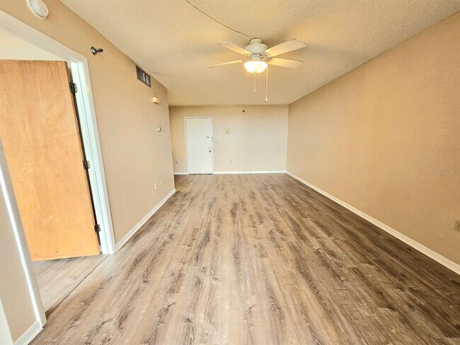 Building Photo - 21405 Olean Blvd