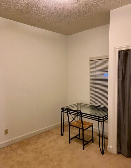 Building Photo - 60 Mariner St