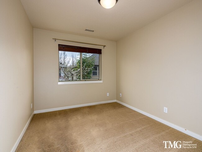 Building Photo - Beautiful 3+br/2.5ba House with office, fenced yard, 2 car garage and AC