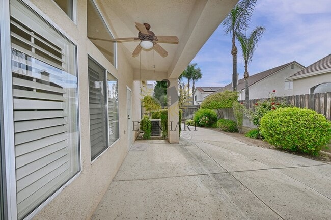 Building Photo - 3750 W Vincent Ln