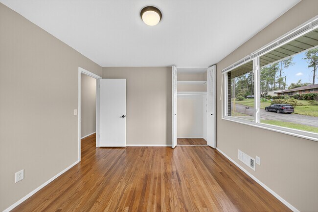 Building Photo - 2327 Mura Dr