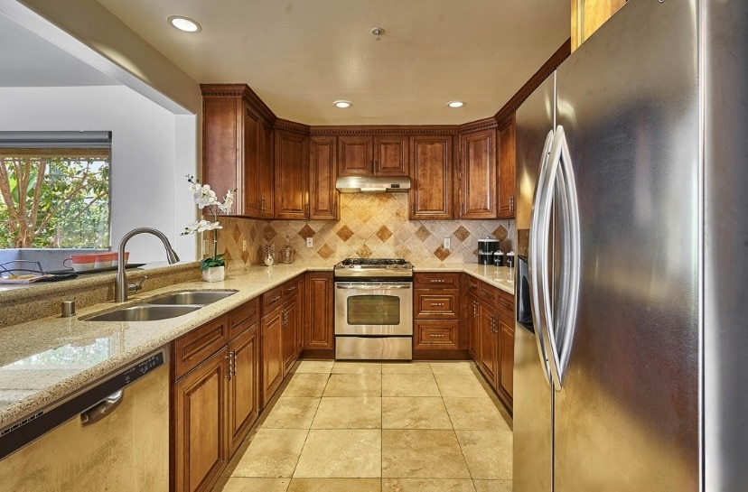 Building Photo - 4822 Elmwood Ave