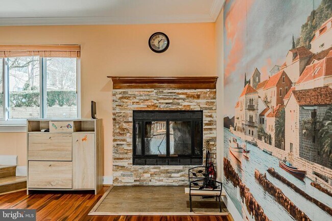Building Photo - 227 Carriage Ct