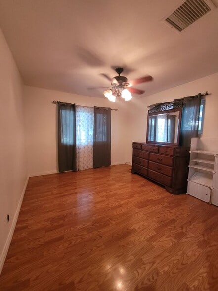 Building Photo - 10854 Marklein Ave