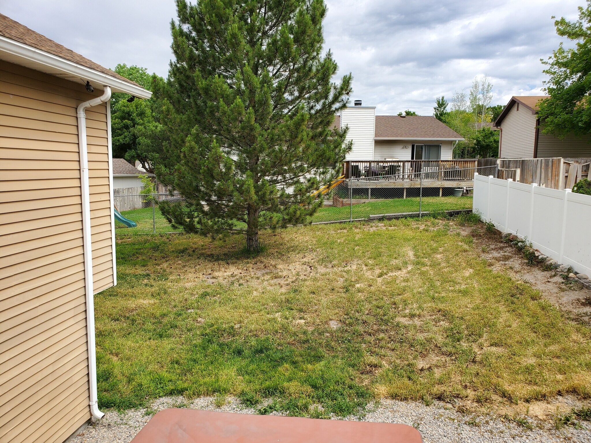 Building Photo - 940 W Red Oaks Dr