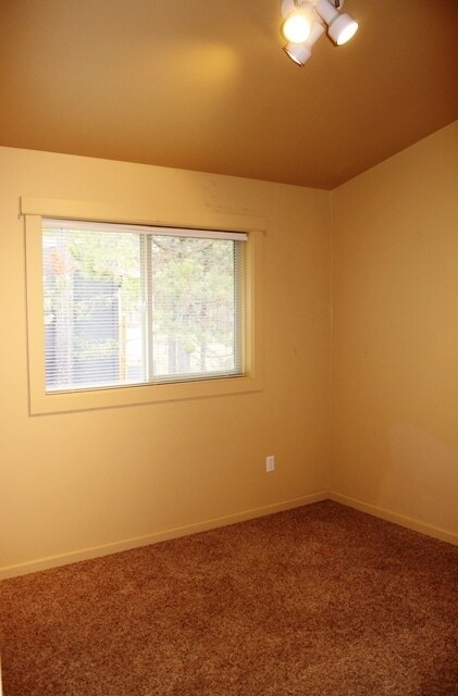 Building Photo - Rent Incentive $250.00 for First Full Mont...