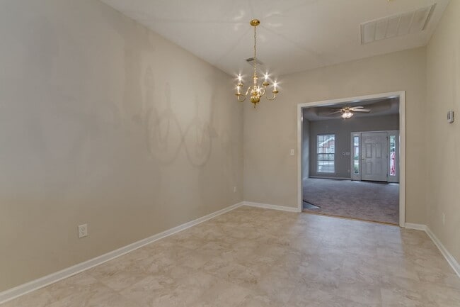 Building Photo - Available Now - East Tuscaloosa