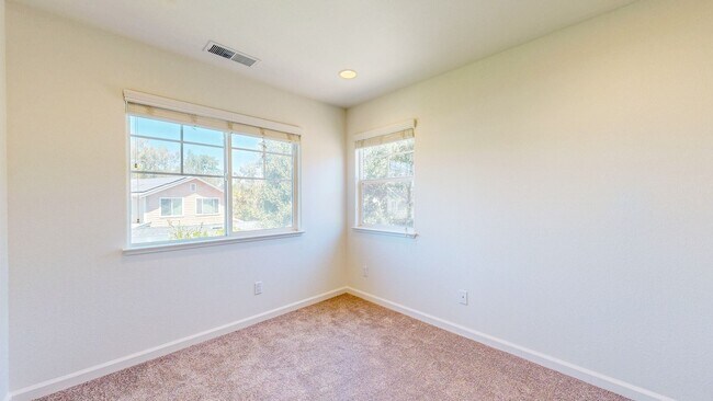 Building Photo - Rincon Valley FIVE Bedroom Three Bathroom Single Family Home!