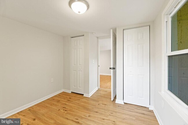 Building Photo - 240 Riverview Ave