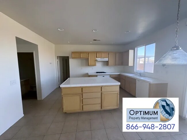 Building Photo - Beautiful 5 Bedroom, 3 Bathroom Two-Story Home with Loft & Spacious Backyard