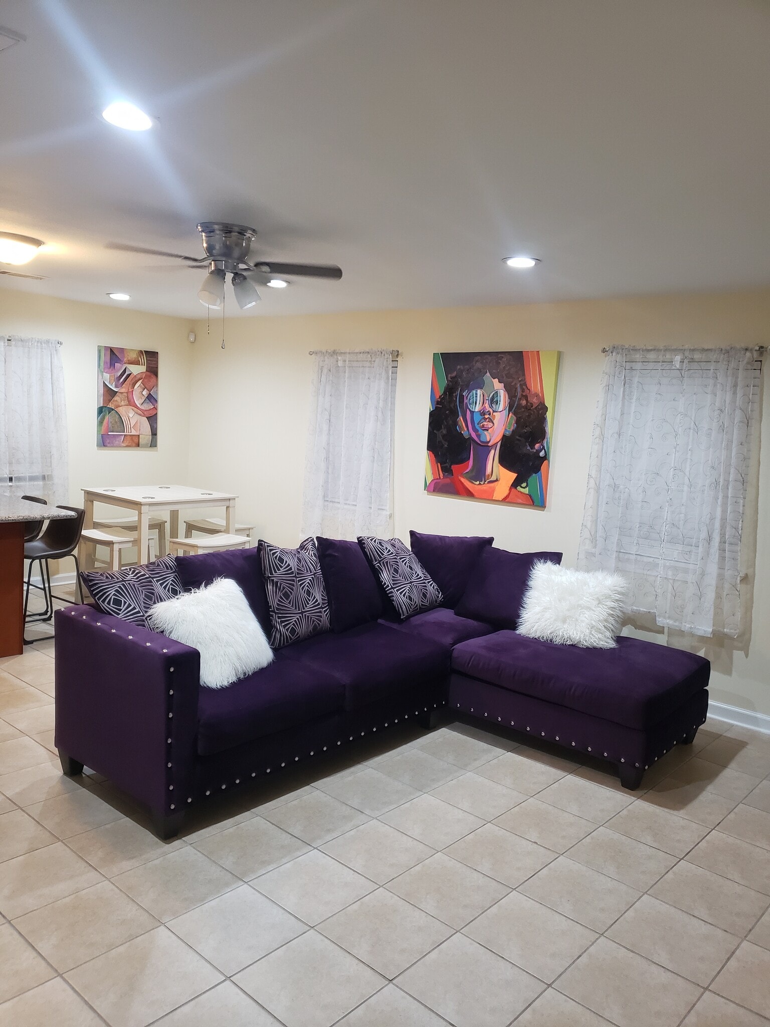 Living Area - 1735 King Dr