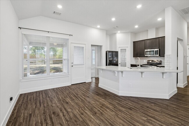 Building Photo - 260 Shoreview Dr