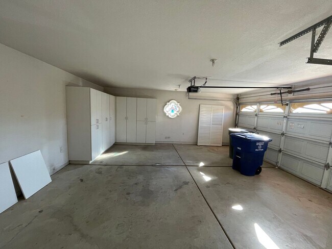 Building Photo - OFFERED FURNISHED OR UNFURNISHED - With view of the Yuma valley!