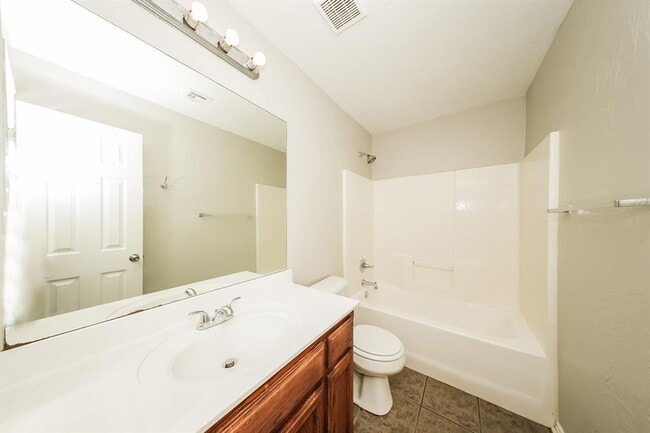 Building Photo - 2516 Queenston Ave