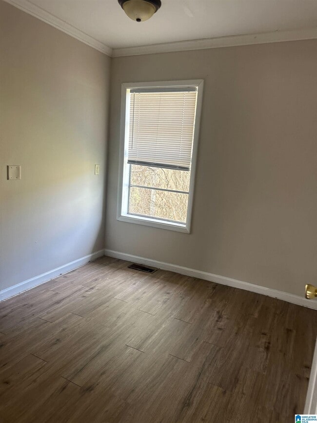 Building Photo - 114 N Main St