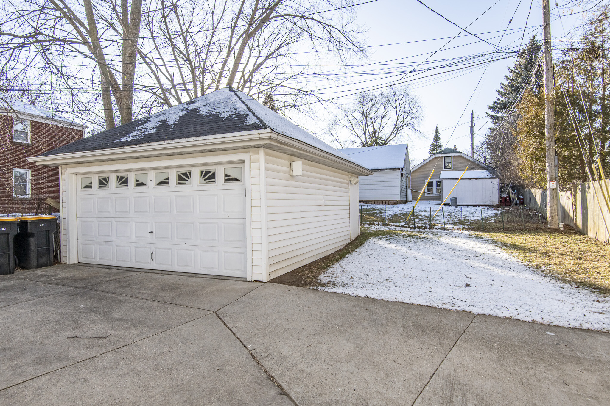 garage - 2615 N Wauwatosa Ave