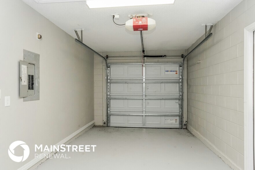 Building Photo - 2406 Parsons Pond Cir