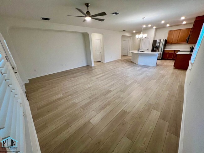 Building Photo - Gorgeous 3 bed/2.5 bath home with Office, ...