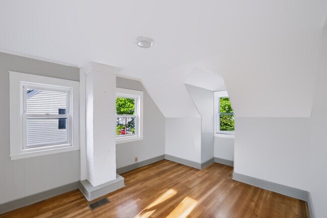Building Photo - 22 Ruggles St