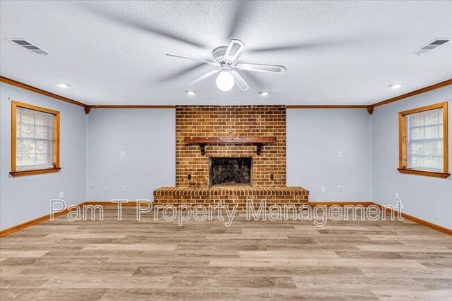 Building Photo - 15 Vineyard Dr