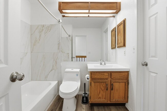 Building Photo - $2,045.95 - 2 Bed, 1.5 Bath Townhome in Centennial with Pool Access