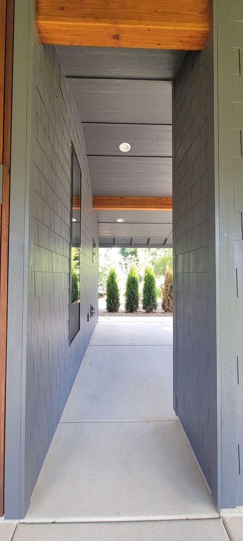 Building Photo - 720 SW Tera Dr