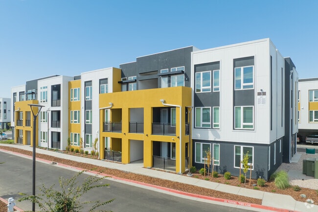 Building Photo - The Lyla