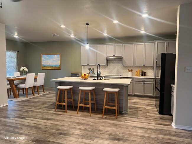 Building Photo - Meridian 4 bedroom 3.5 home ready for move...