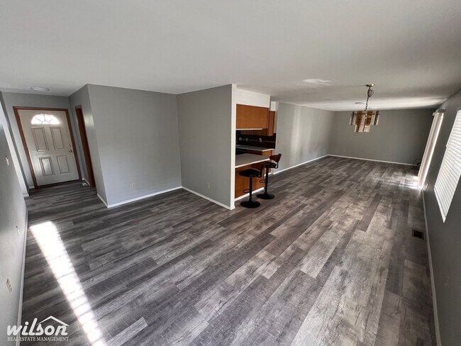 Building Photo - Spacious 3 Bed / 2 Bath Home in West Valle...