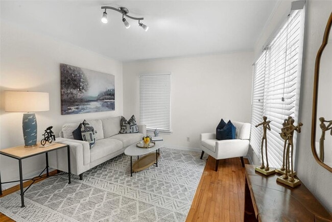 Building Photo - 2108 Rountree Dr