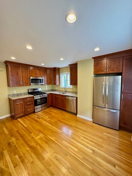 Building Photo - 48 Dane St