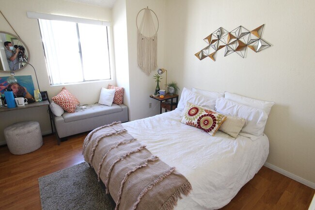 Building Photo - Spacious 3 Bedroom + Bonus Room Townhome with 2-car garage