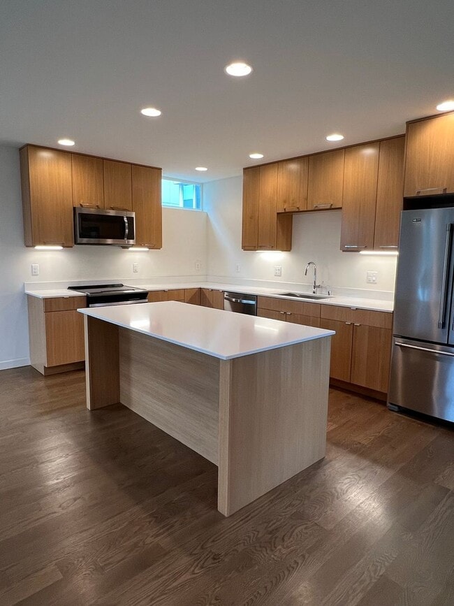 Building Photo - Amazing modern townhouse tucked away in pr...