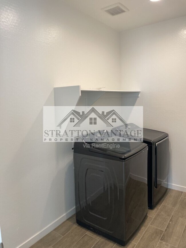 Building Photo - 5626 S 26th Ln