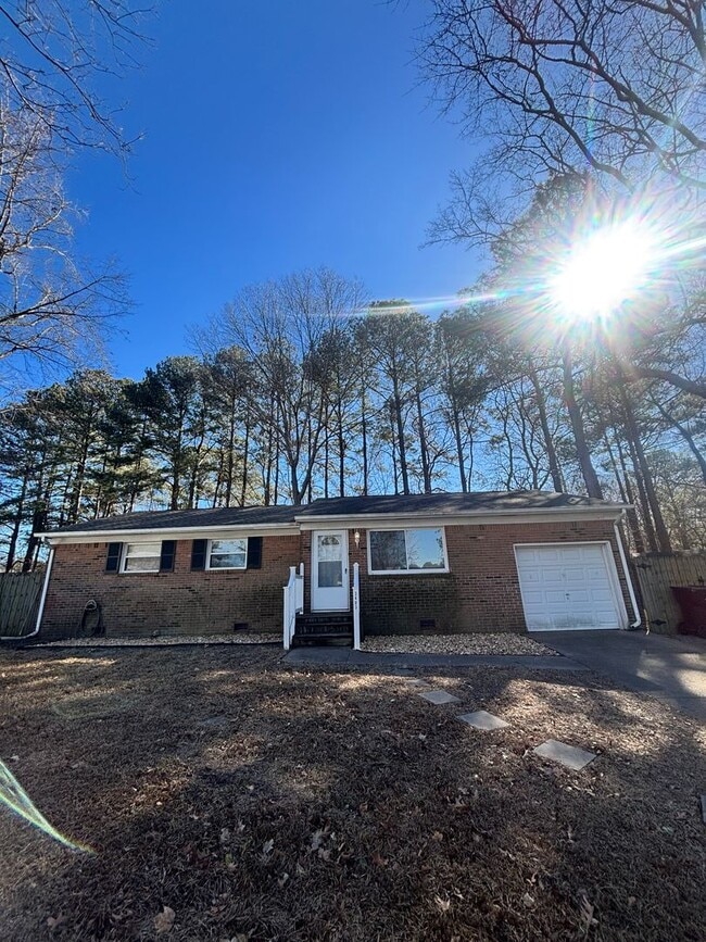 Building Photo - Charming 3br, 1.5 bth Home in Western Branch