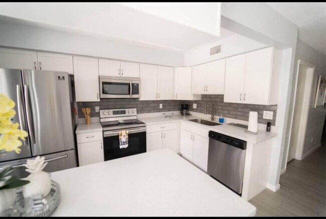 Building Photo - 822 Sandtree Dr