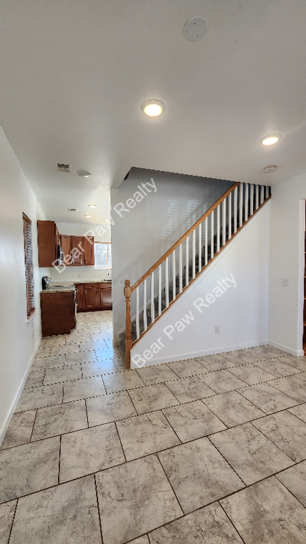 Building Photo - 1007 W 29th St
