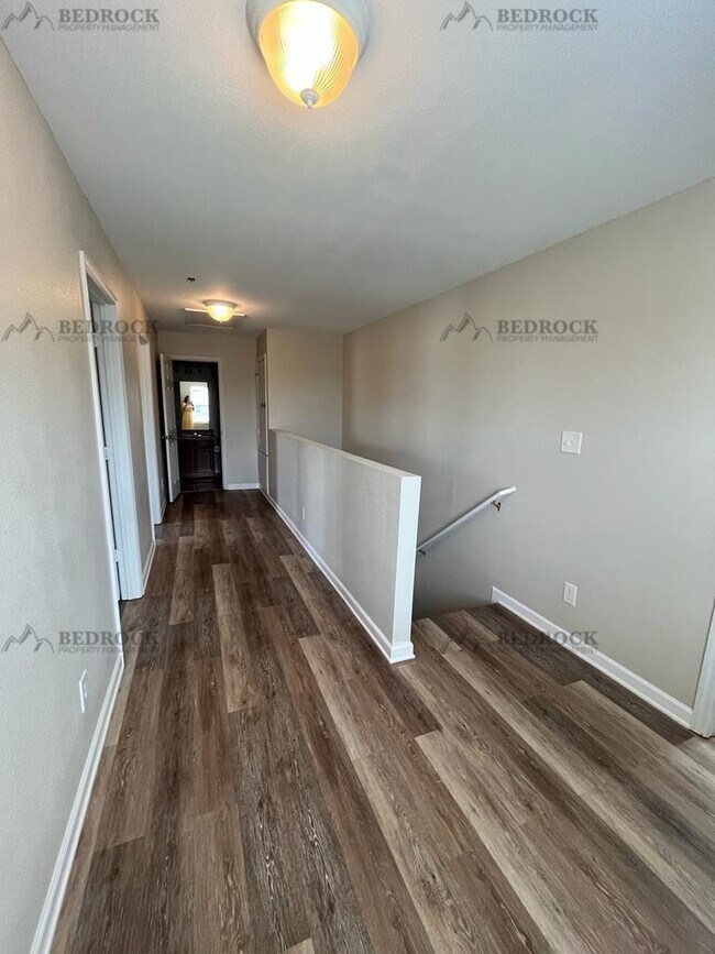Building Photo - 202 Cloverbrook Dr
