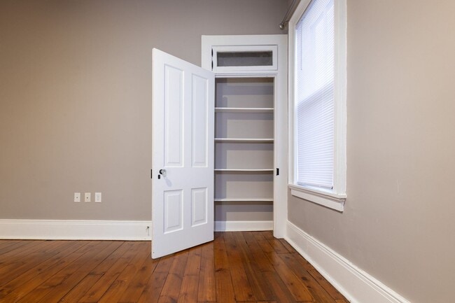 Building Photo - 204 N Columbus St