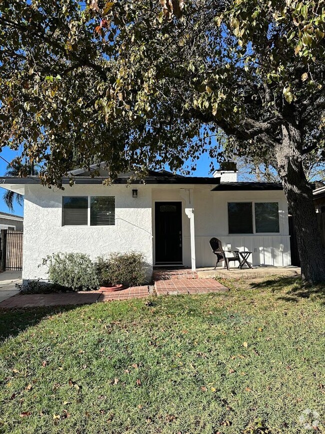 Building Photo - Completely Remodeled/Updated 3 Bedroom, 2 ...