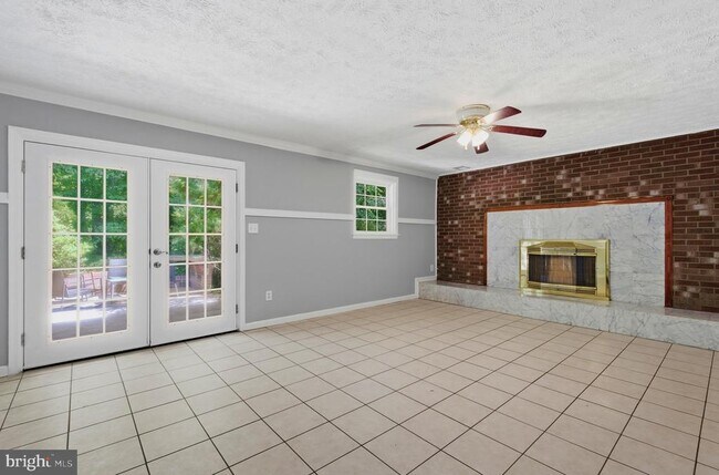 Building Photo - 4915 Powell Rd