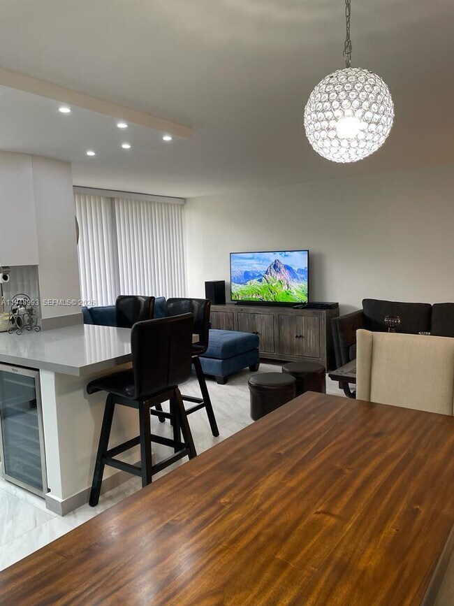 Building Photo - 16919 N Bay Rd