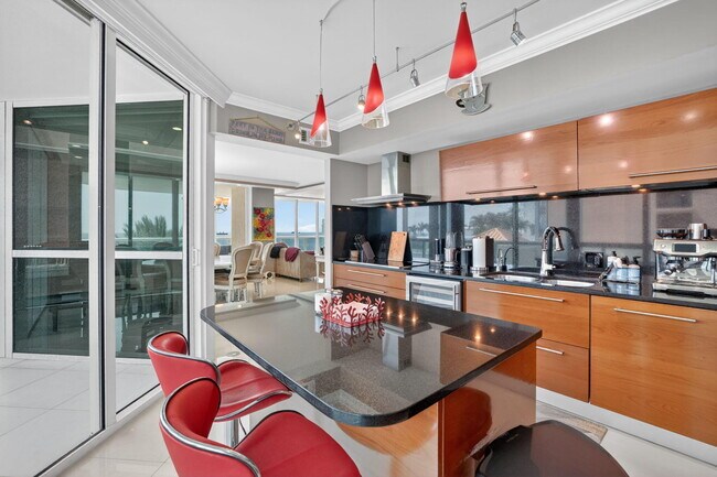 Building Photo - 101 S Fort Lauderdale Beach Blvd