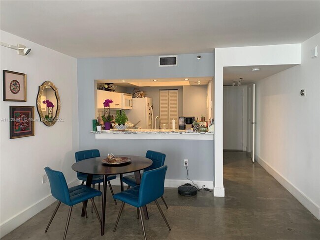 Building Photo - 555 NE 15th St