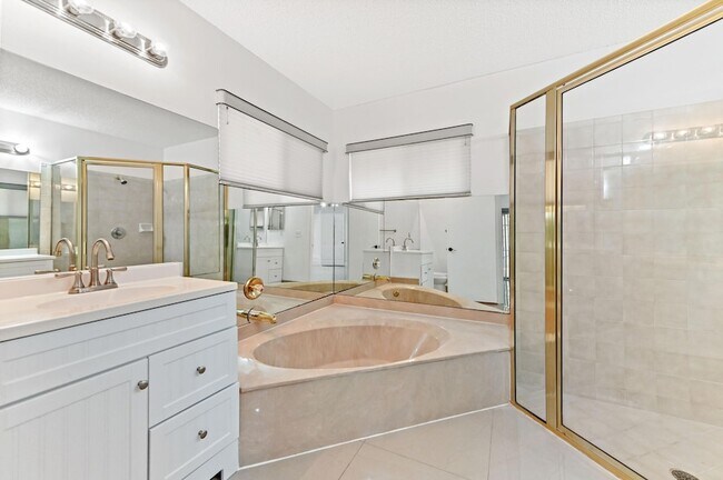 Building Photo - 5421 Helene Cir