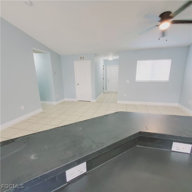 Building Photo - 779 Bedford Dr