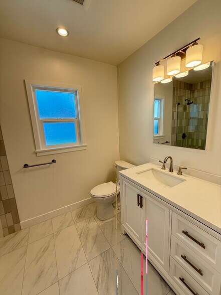 Building Photo - 3702 Somerset Dr