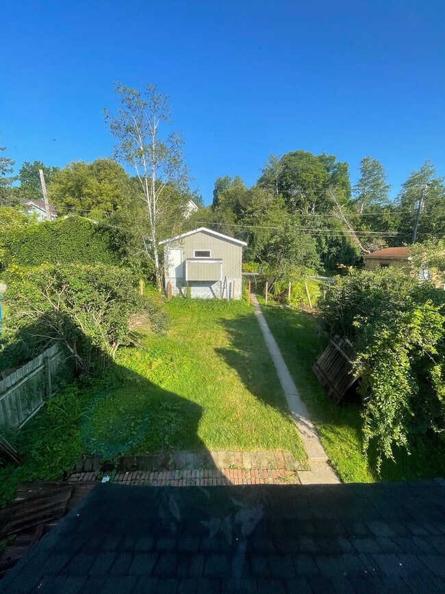 Building Photo - Available September - 2 Bedroom, 1 Bath New Reno!