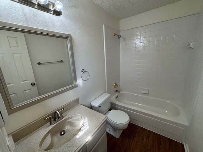 Building Photo - Beautiful 2 Story Updated Home in Grand Prairie
